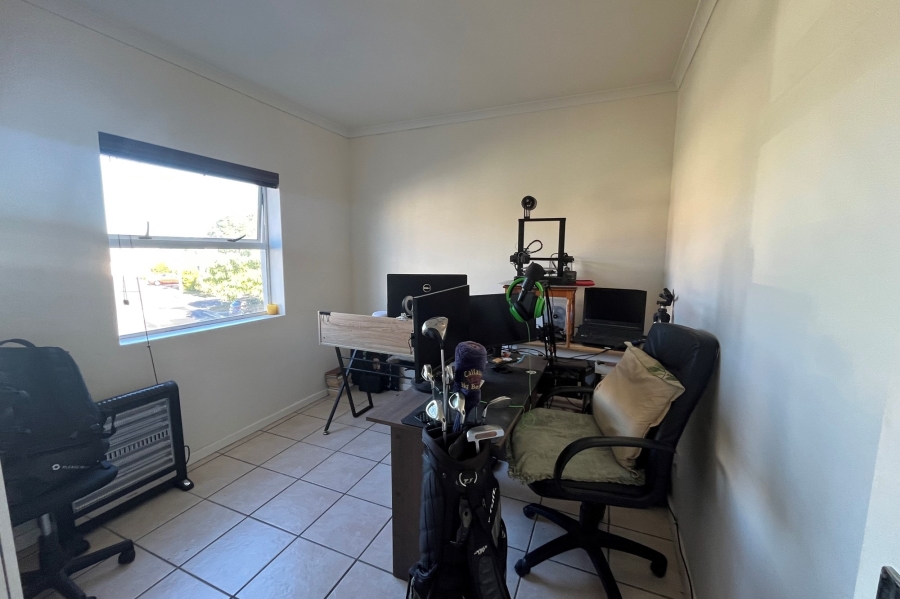 2 Bedroom Property for Sale in Sonstraal Heights Western Cape